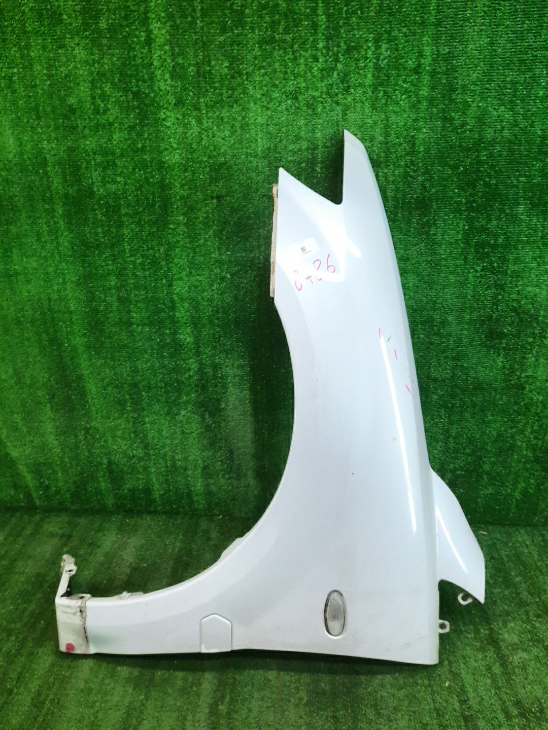 Крыло левое переднее MITSUBISHI CHARIOT GRANDIS, CHARIOT N84W, N94W, N96W, N86W 8786 1 ракурс