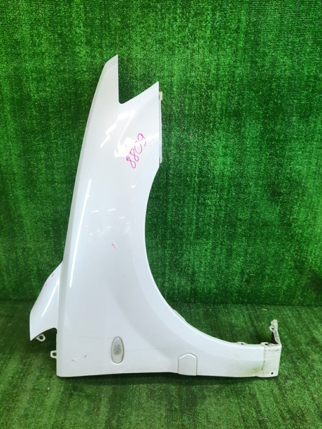 Крыло правое переднее MITSUBISHI CHARIOT GRANDIS, CHARIOT N84W, N94W, N96W, N86W 8809 1 ракурс