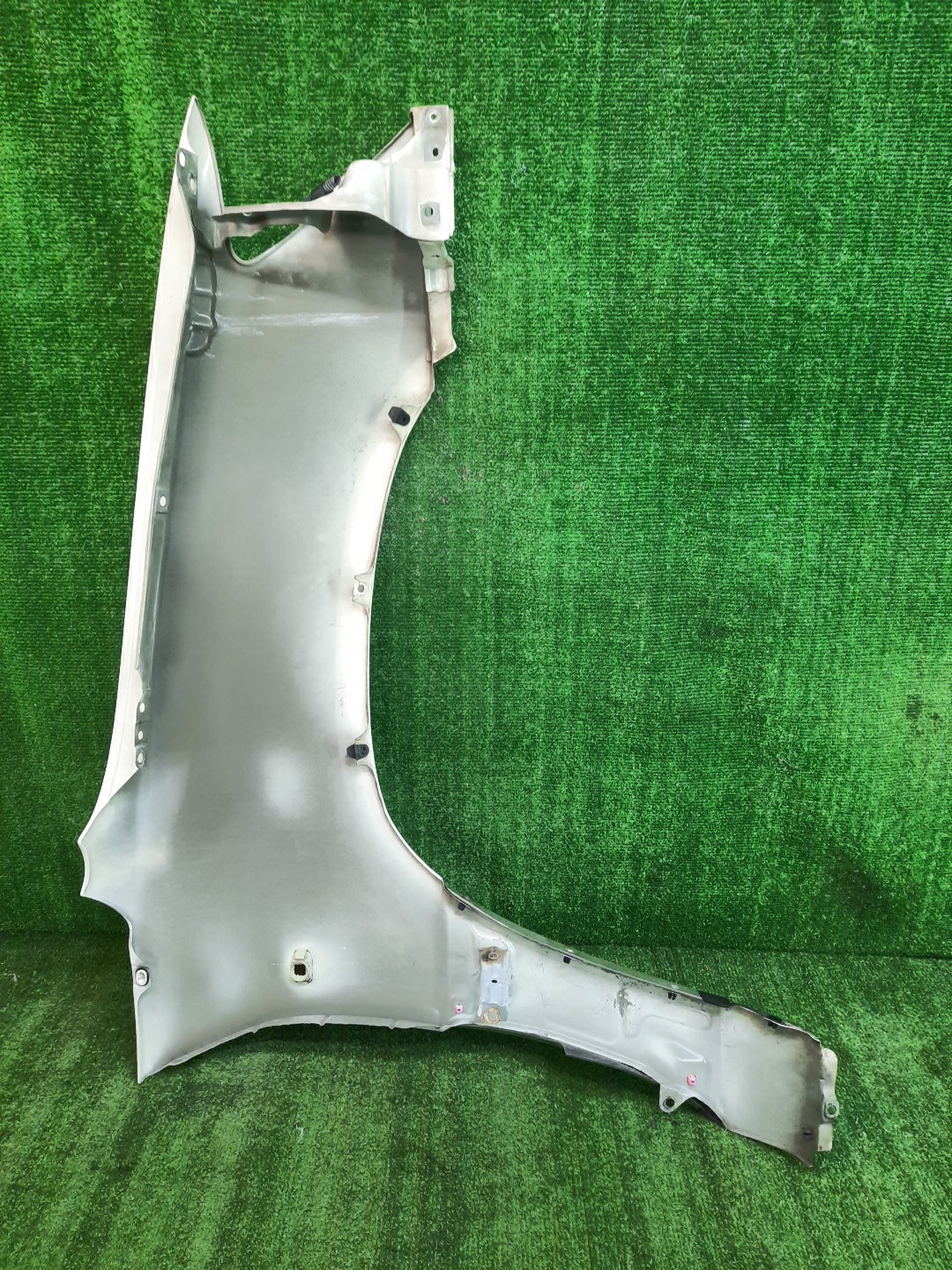 Крыло левое переднее TOYOTA HARRIER MCU15W, MCU10W, SXU15W, SXU10W, ACU10W, ACU15W 8983 4 ракурс Крыло левое переднее TOYOTA HARRIER MCU15W, MCU10W, SXU15W, SXU10W, ACU10W, ACU15W 8983 4 ракурс