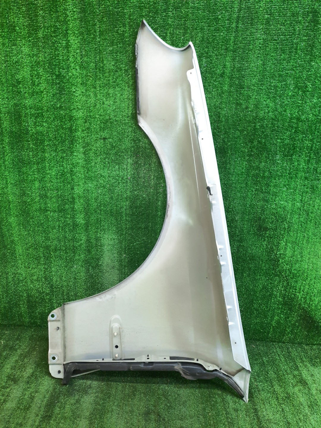 Крыло правое переднее MERCEDES-BENZ CLK-Class 209356, C209.375, A209.475, C209.354, A209.454, 209342, A209.442, C209.342, 209341, A209.456, 209361, 209365, C209.316, C209.343, C209.361, C209.365, C209.376, A209.465, C209.308, C209.320, C209.356, C209