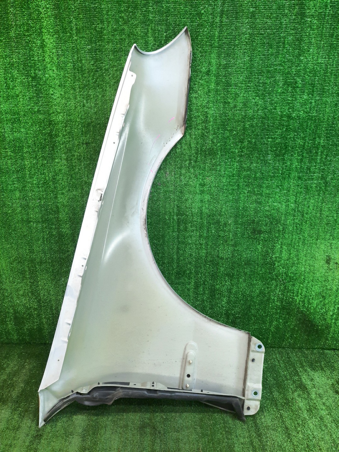 Крыло левое переднее MERCEDES-BENZ CLK-Class 209356, C209.375, A209.475, C209.354, A209.454, 209342, A209.442, C209.342, 209341, A209.456, 209361, 209365, C209.316, C209.343, C209.361, C209.365, C209.376, A209.465, C209.308, C209.320, C209.356, C209.