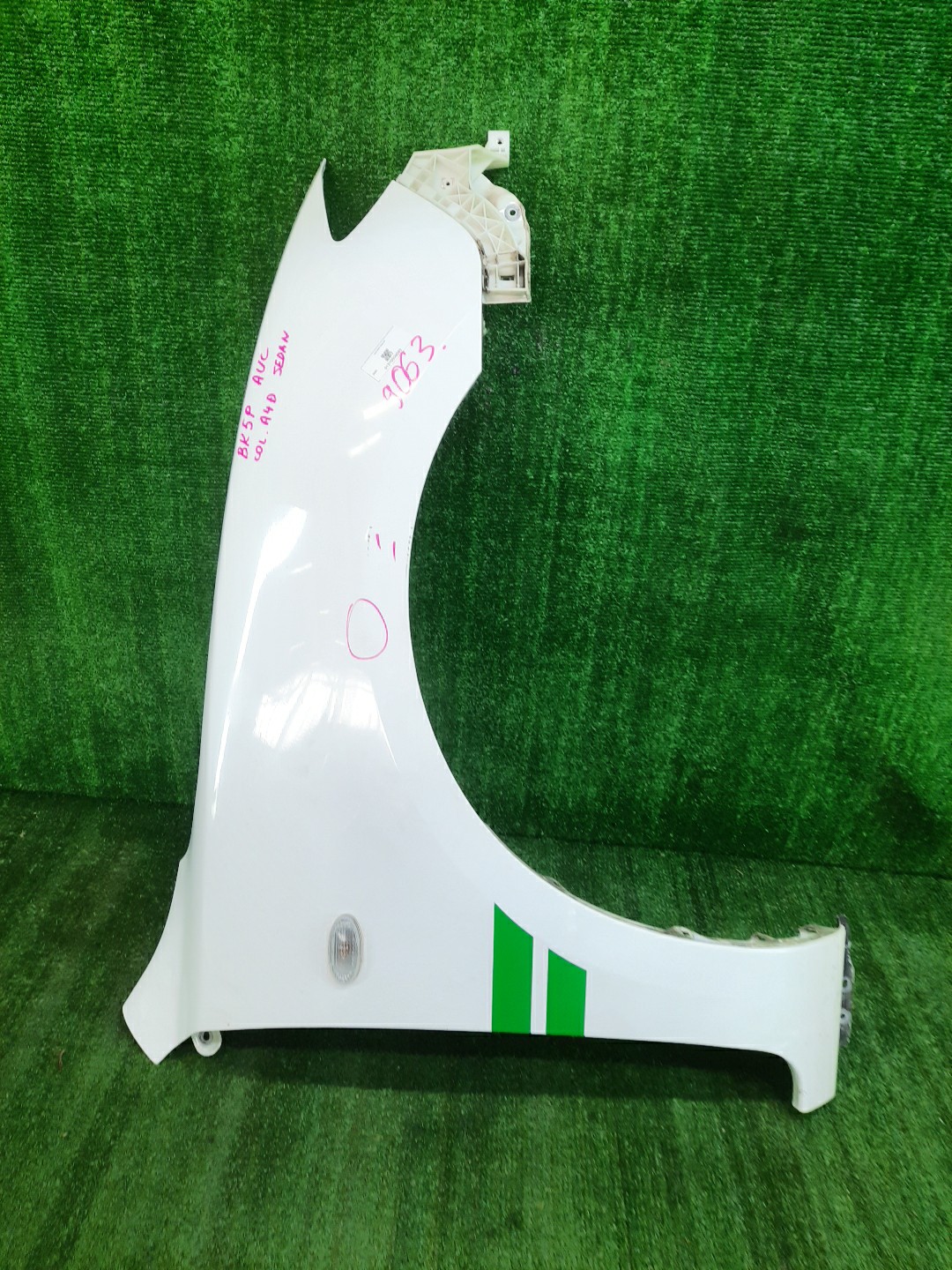 Крыло правое переднее MAZDA AXELA, MAZDA 3, 3 BK5P, BK3P, BKEP, BK SEDAN 1 ракурс