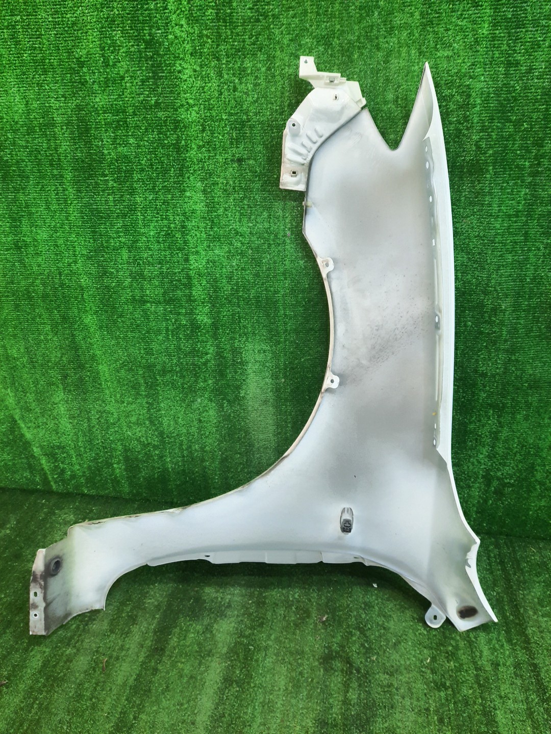 Крыло правое переднее MAZDA AXELA, MAZDA 3, 3 BK5P, BK3P, BKEP, BK SEDAN 4 ракурс