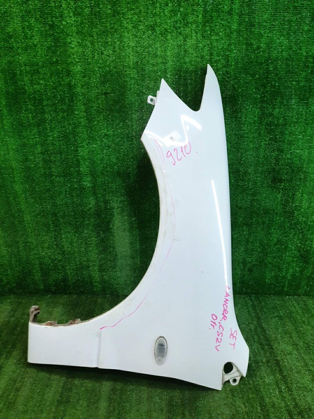 Крыло левое переднее MITSUBISHI LANCER CEDIA, LANCER CS2A, CS5W, CS5A, CS3W, CS9W, CS9A, CS1A, CS2W, CS2V, CS3A, CS6A 9210 1 ракурс
