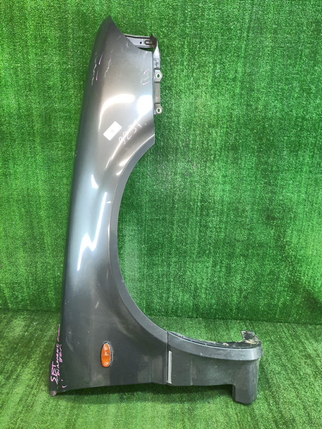 Крыло правое переднее MITSUBISHI DIAMANTE F25A, F12A, F13A, F15A, F17A, F27A, F11A, GL3W 9237 1 ракурс Крыло правое переднее MITSUBISHI DIAMANTE F25A, F12A, F13A, F15A, F17A, F27A, F11A, GL3W 9237 1 ракурс