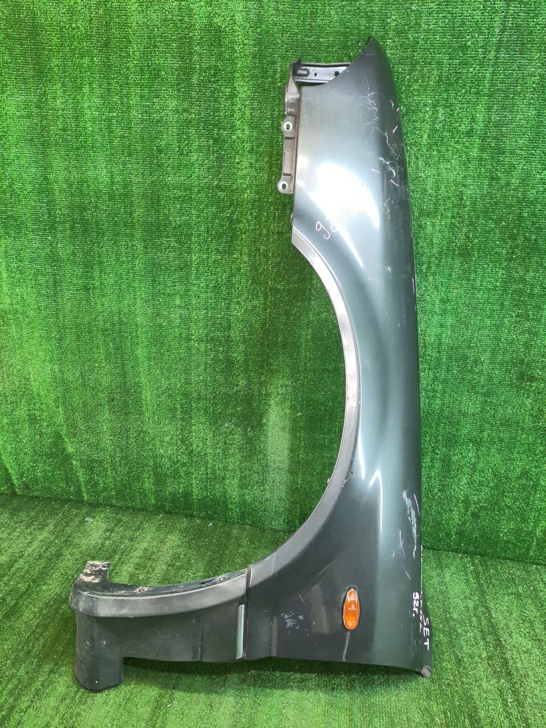 Крыло левое переднее MITSUBISHI DIAMANTE F25A, F12A, F13A, F15A, F17A, F27A, F11A, GL3W 9265 1 ракурс Крыло левое переднее MITSUBISHI DIAMANTE F25A, F12A, F13A, F15A, F17A, F27A, F11A, GL3W 9265 1 ракурс