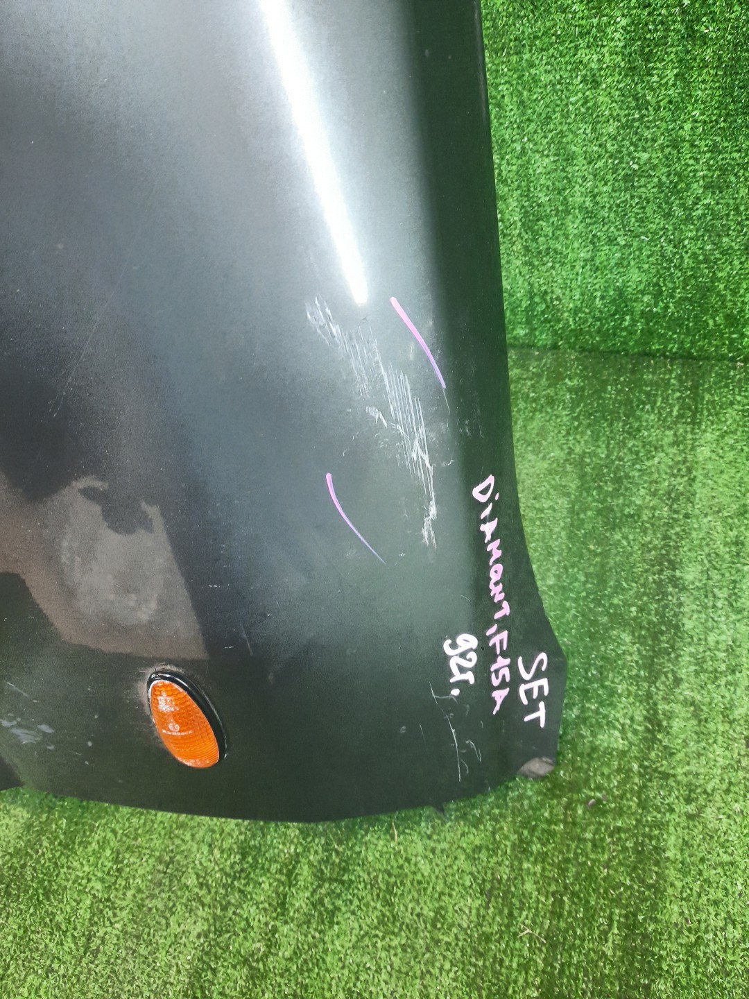 Крыло левое переднее MITSUBISHI DIAMANTE F25A, F12A, F13A, F15A, F17A, F27A, F11A, GL3W 9265 2 ракурс Крыло левое переднее MITSUBISHI DIAMANTE F25A, F12A, F13A, F15A, F17A, F27A, F11A, GL3W 9265 2 ракурс