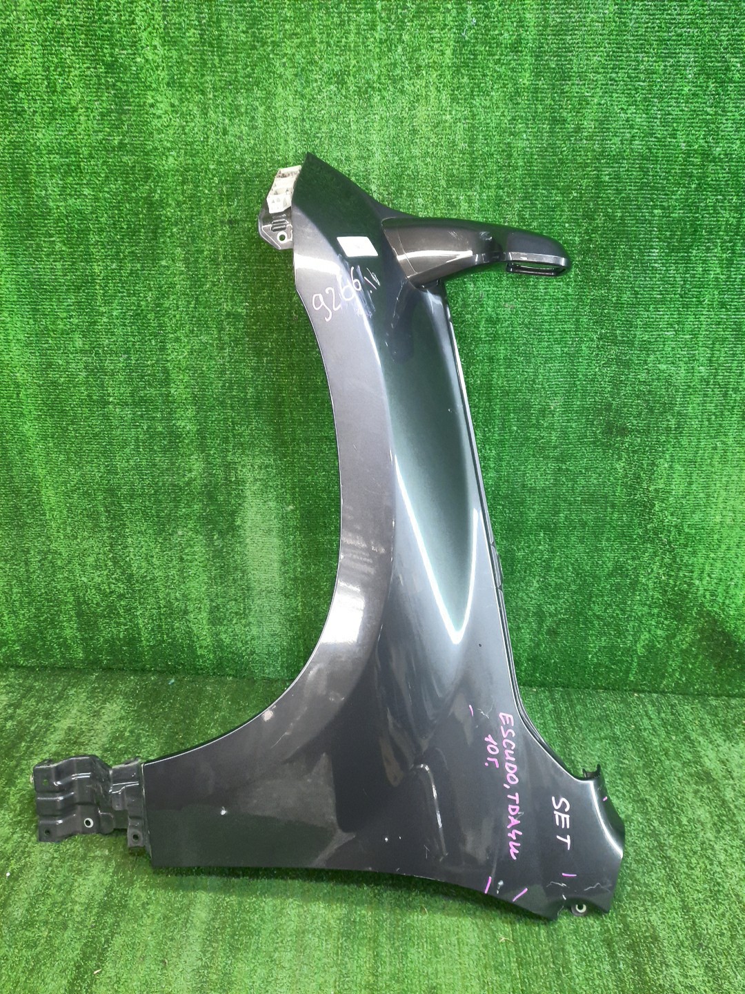 Крыло левое переднее SUZUKI ESCUDO TA74W, TD94W, TD54W 9266 1 ракурс