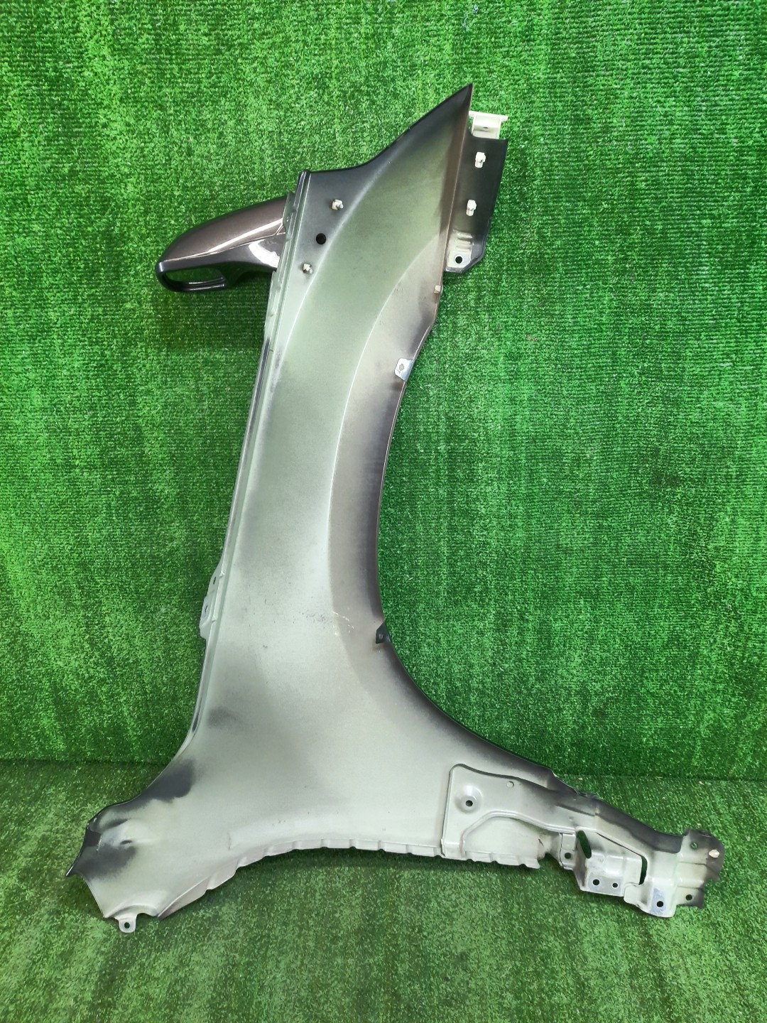 Крыло левое переднее SUZUKI ESCUDO TA74W, TD94W, TD54W 9266 4 ракурс