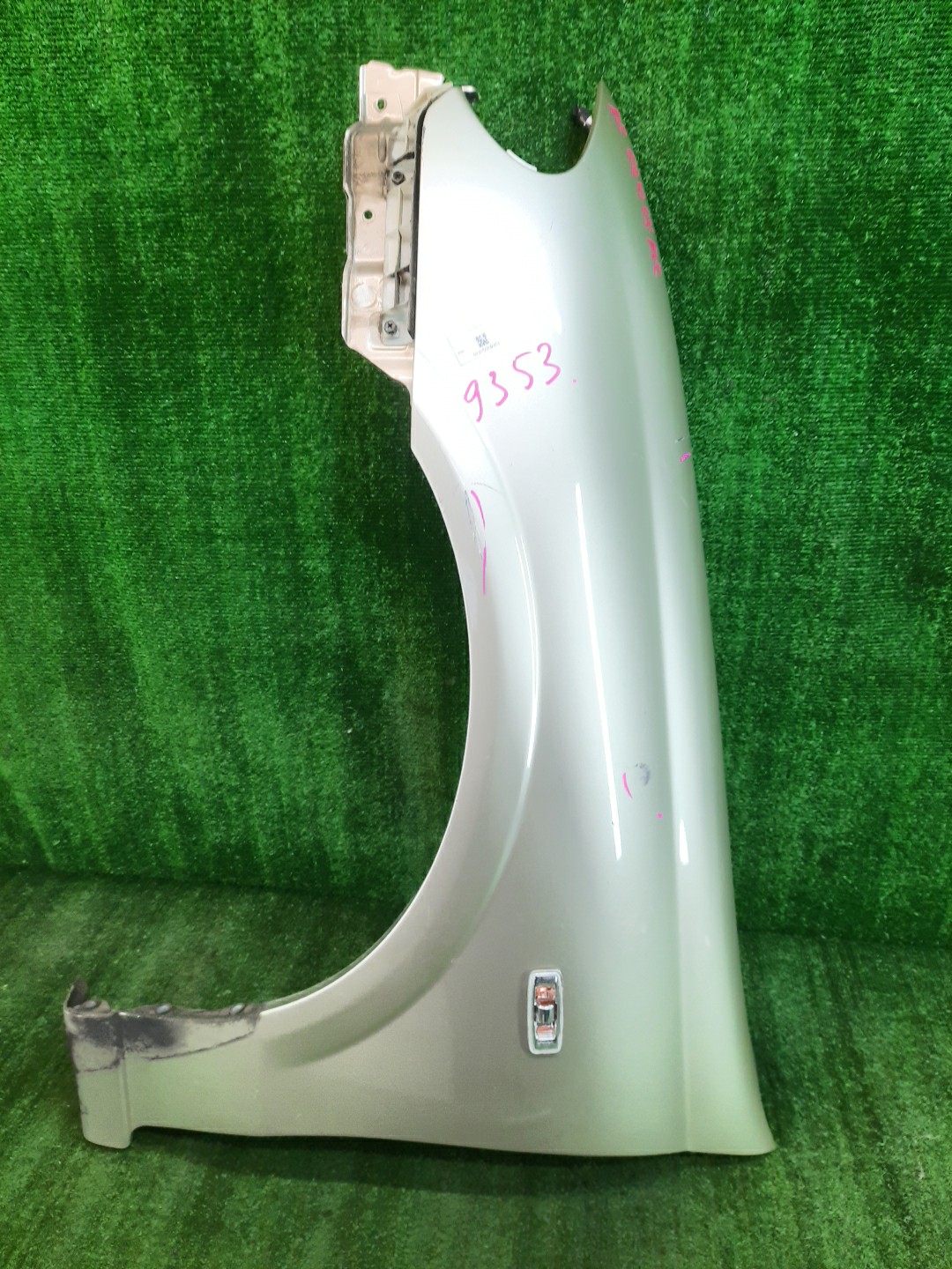 Крыло левое переднее NISSAN BLUEBIRD SYLPHY G10, QG10, FG10, TG10, QNG10 9353 1 ракурс