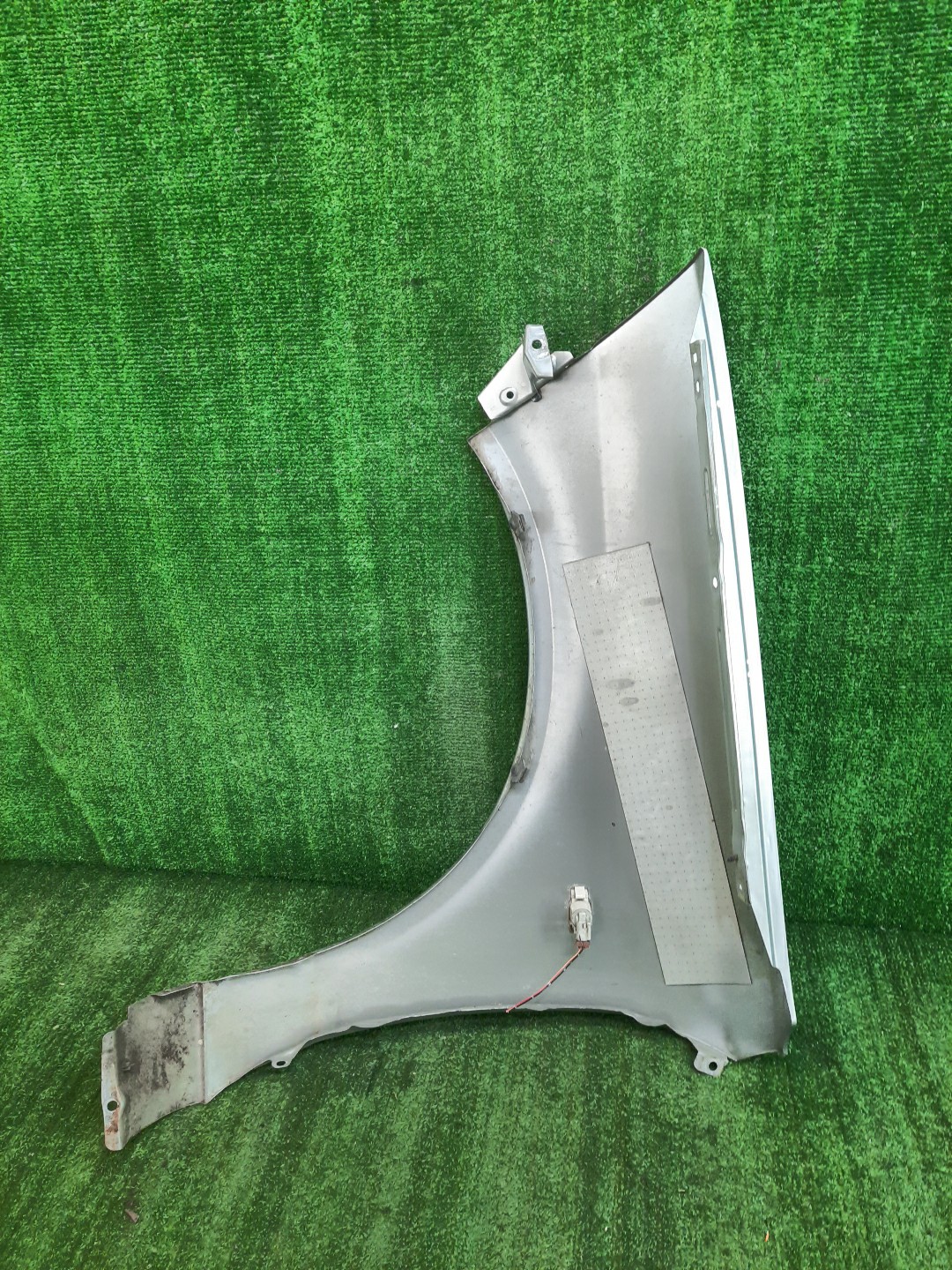 Крыло правое переднее NISSAN WINGROAD Y11 9393 3 ракурс