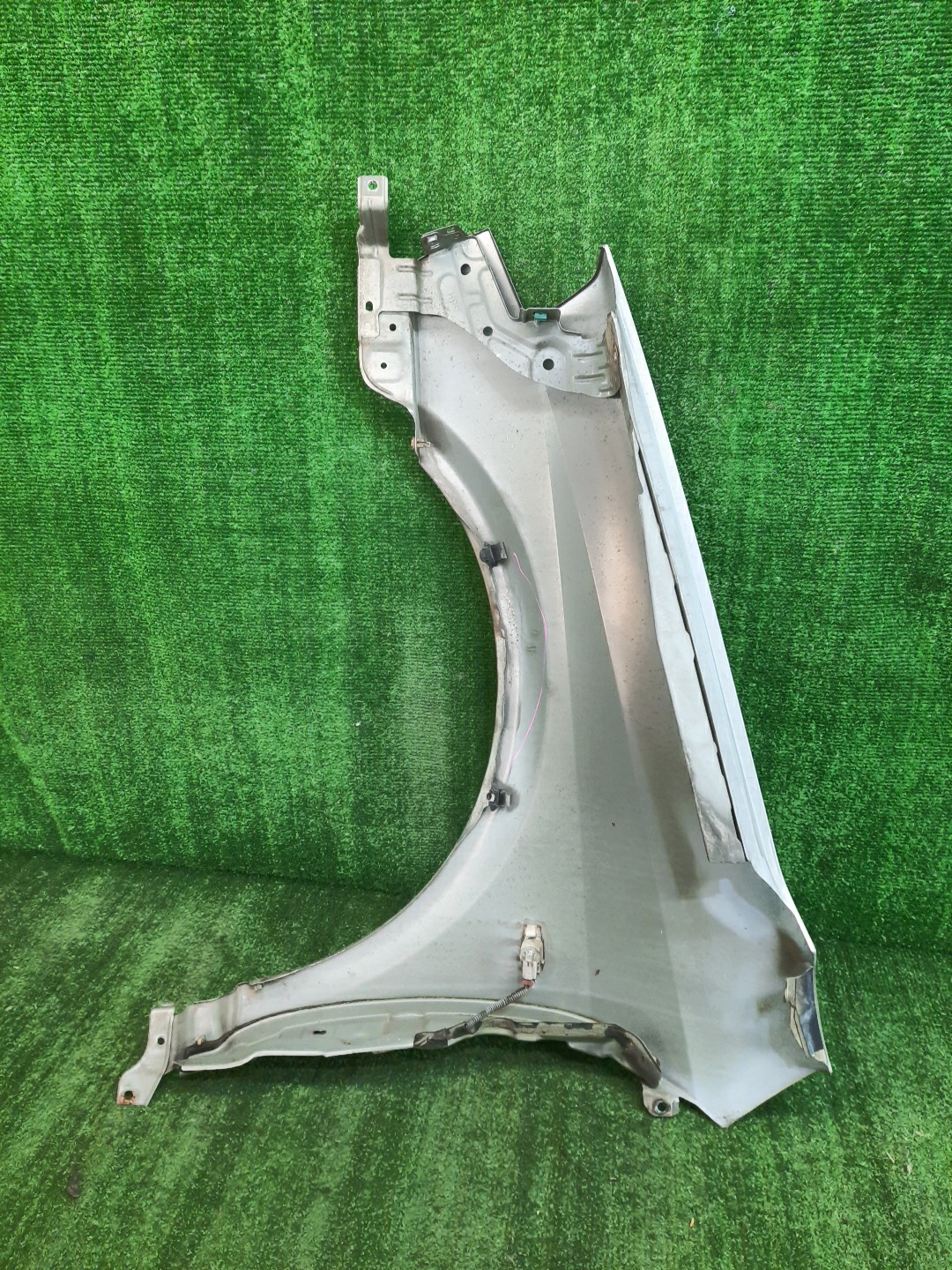 Крыло правое переднее NISSAN PRIMERA P12, QP12, TNP12, TP12, HP12, RP12, WTNP12, WHP12, WRP12 9397 4 ракурс