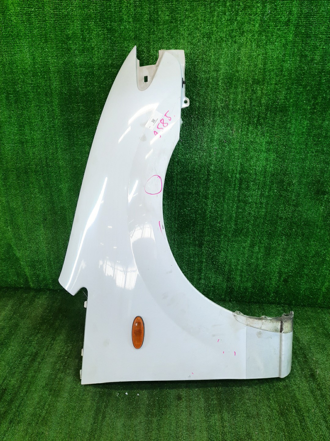 Крыло правое переднее MAZDA PREMACY CP8W, CPEW 9585 1 ракурс Крыло правое переднее MAZDA PREMACY CP8W, CPEW 9585 1 ракурс