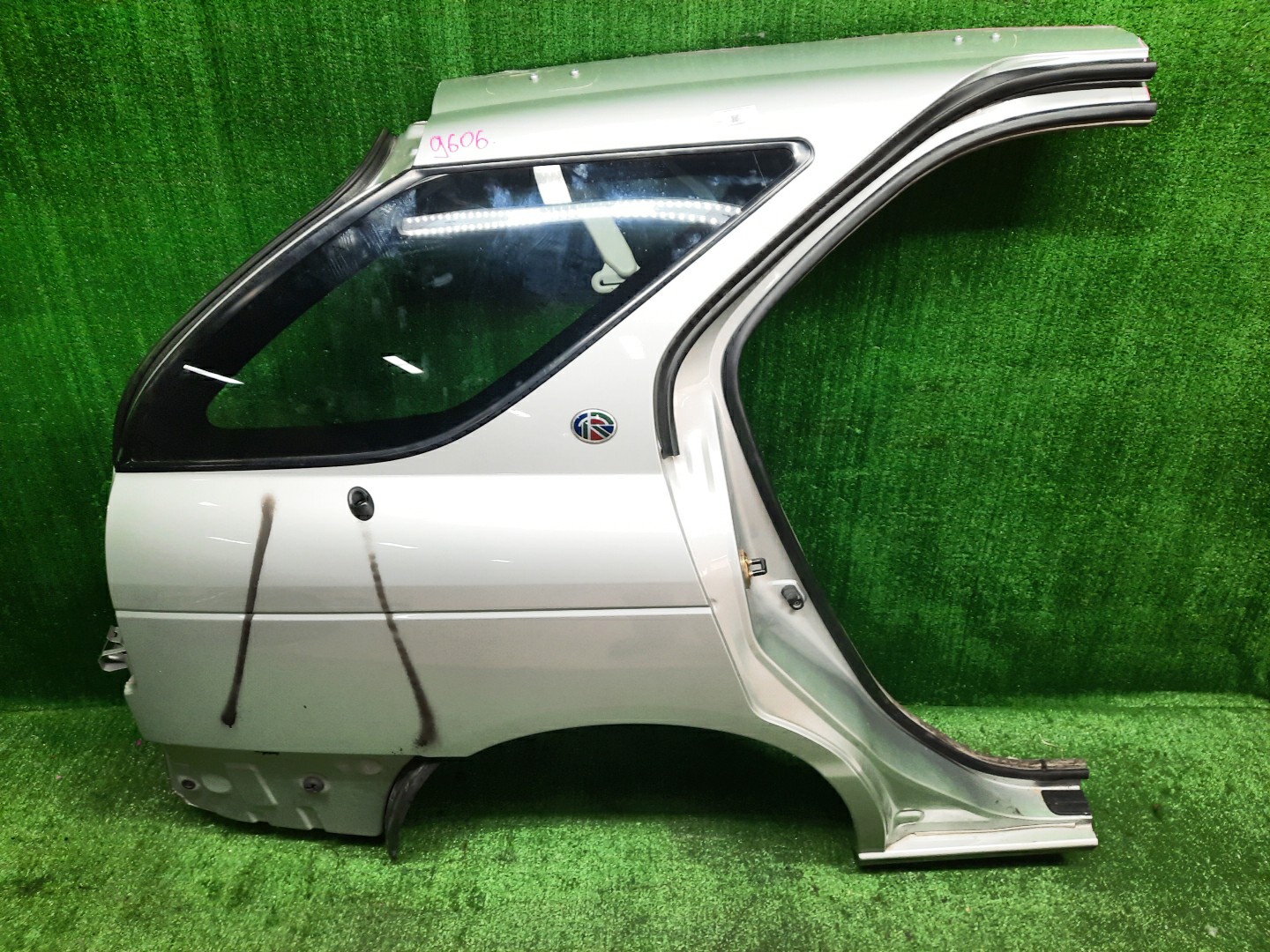 Крыло правое заднее NISSAN RNESSA N30, NN30, PNN30 9606 1 ракурс Крыло правое заднее NISSAN RNESSA N30, NN30, PNN30 9606 1 ракурс