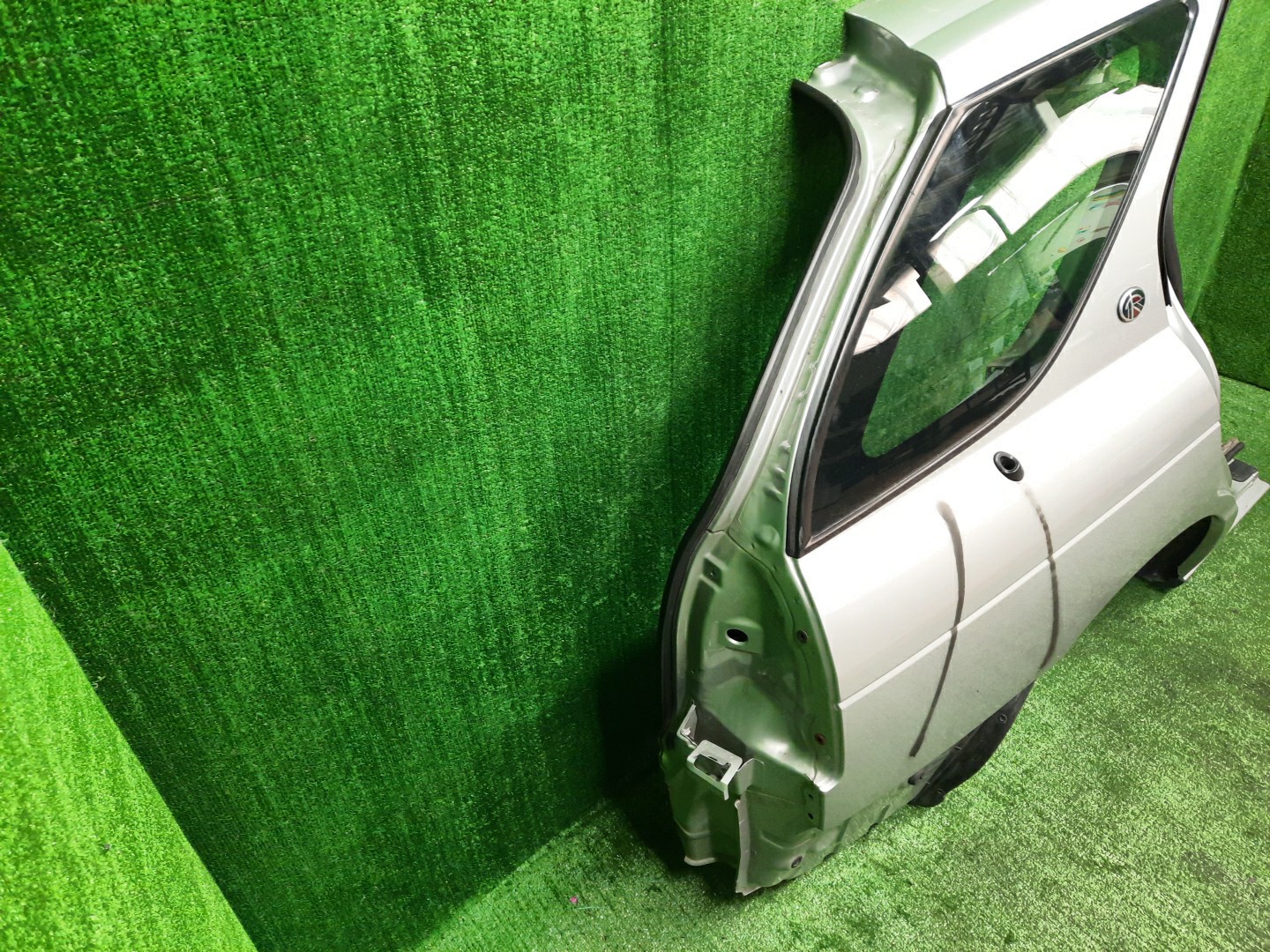 Крыло правое заднее NISSAN RNESSA N30, NN30, PNN30 9606 3 ракурс Крыло правое заднее NISSAN RNESSA N30, NN30, PNN30 9606 3 ракурс