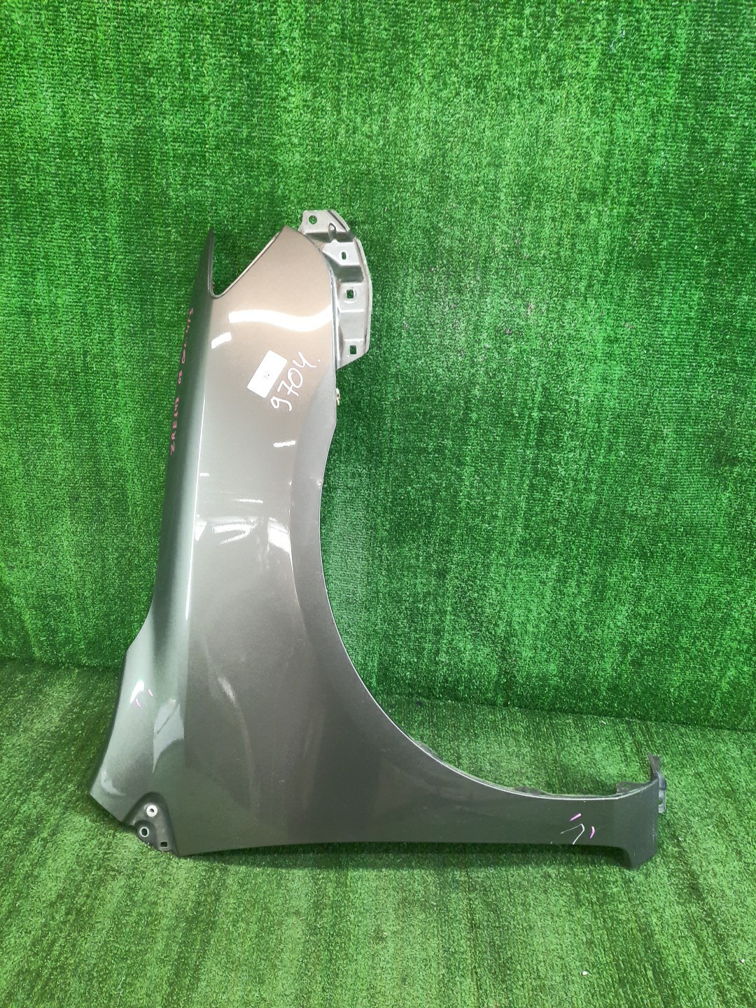 Крыло правое переднее TOYOTA COROLLA FIELDER, COROLLA  AXIO ZRE144G, ZRE142G, NZE144G, NZE141G, NZE141, NZE144, ZRE142, ZRE144 9704 1 ракурс