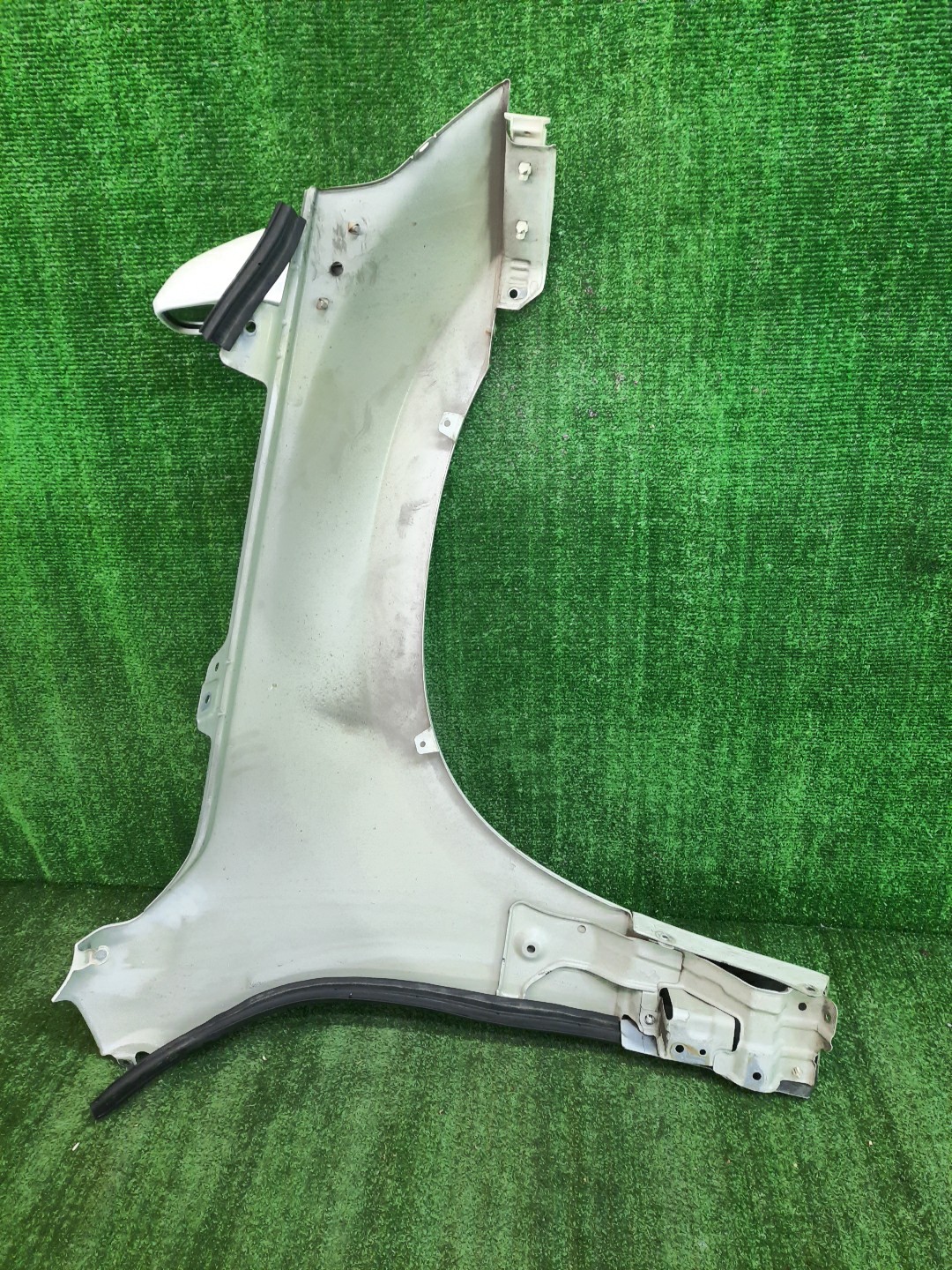 Крыло левое переднее SUZUKI ESCUDO TA74W, TD94W, TD54W 9917 3 ракурс