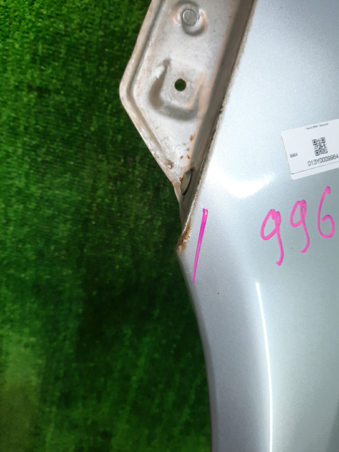 Крыло левое переднее NISSAN CEFIRO A33 9964 2 ракурс