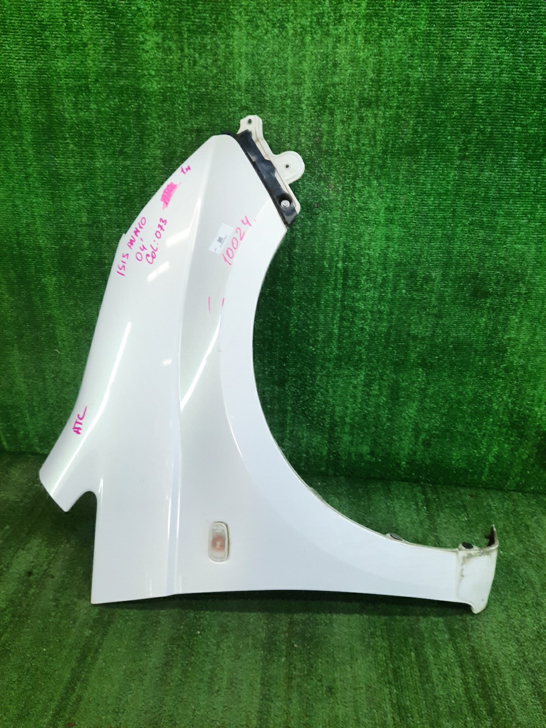 Крыло правое переднее TOYOTA ISIS ZNM10, ZNM10W, ANM10, ANM10W, ANM15, ANM15W, ZGM10, ZGM10W, ZGM11, ZGM11W, ZGM15, ZGM15W, ANM10G, ZGM10G, ANM15G, ZNM10G, ZGM11G, ZGM15G 10024 1 ракурс