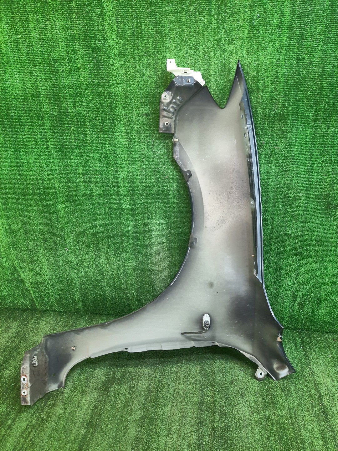 Крыло правое переднее MAZDA AXELA, MAZDA 3, 3 BK5P, BK3P, BKEP, BK SEDAN 4 ракурс