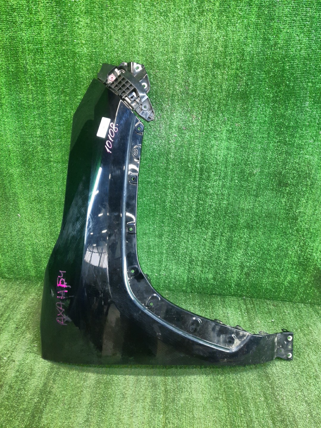 Крыло правое переднее TOYOTA RAV4 AXAH54 10108 1 ракурс
