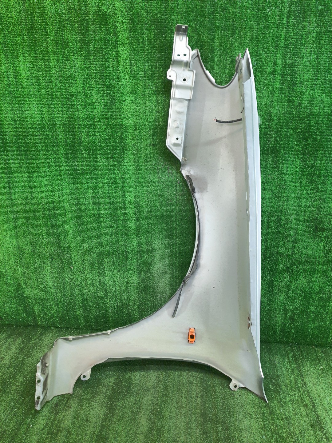 Крыло правое переднее NISSAN CEFIRO A33 10140 3 ракурс