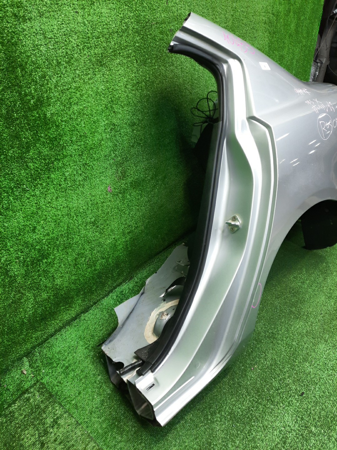 Крыло левое заднее MAZDA AXELA, MAZDA 3, 3 BK5P, BK3P, BKEP, BK SEDAN 3 ракурс