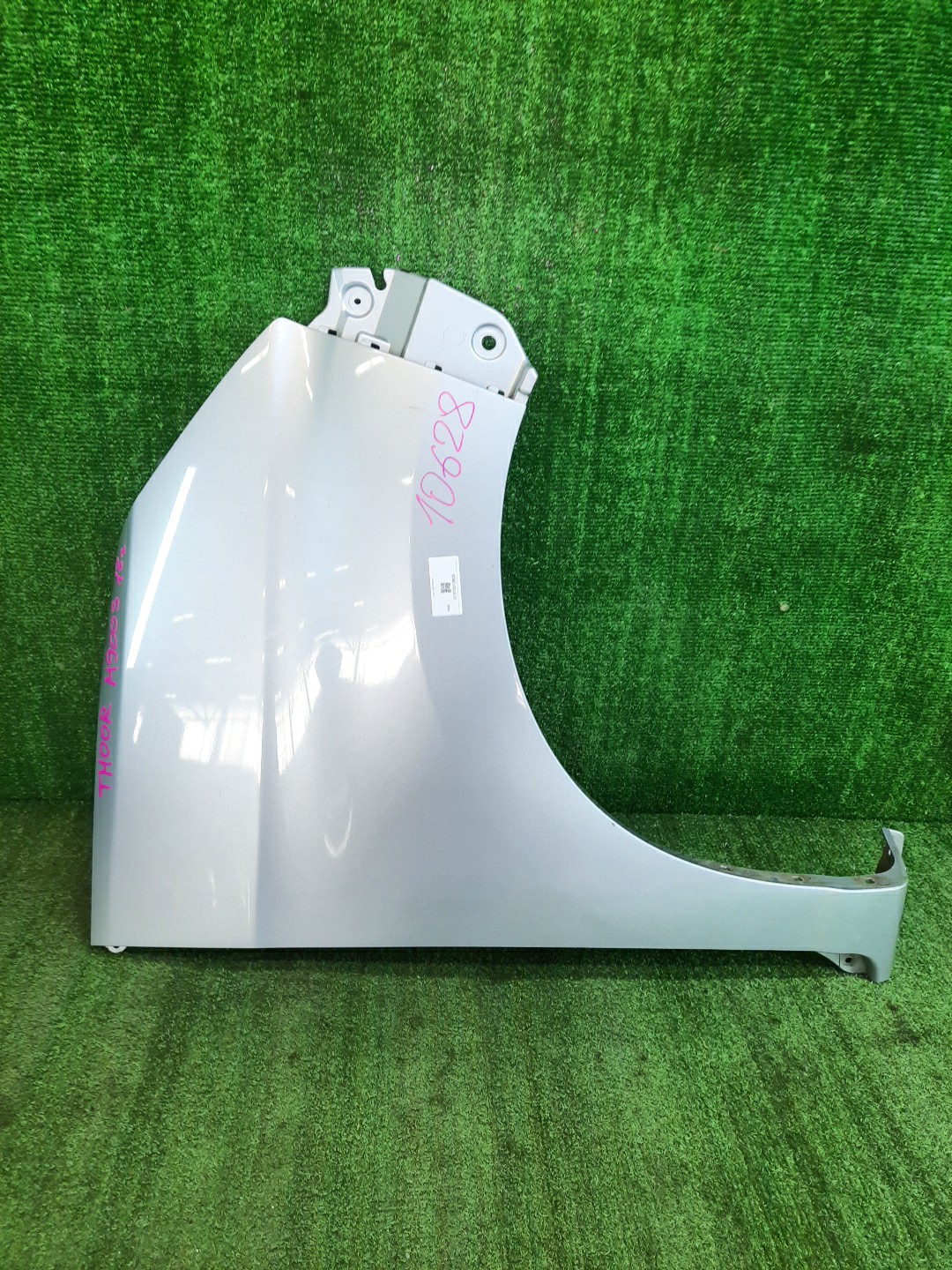 Крыло правое переднее DAIHATSU THOR, JUSTY, TANK, ROOMY M910S, M900S, M900F, M910F, M910A, M900A 10628 1 ракурс
