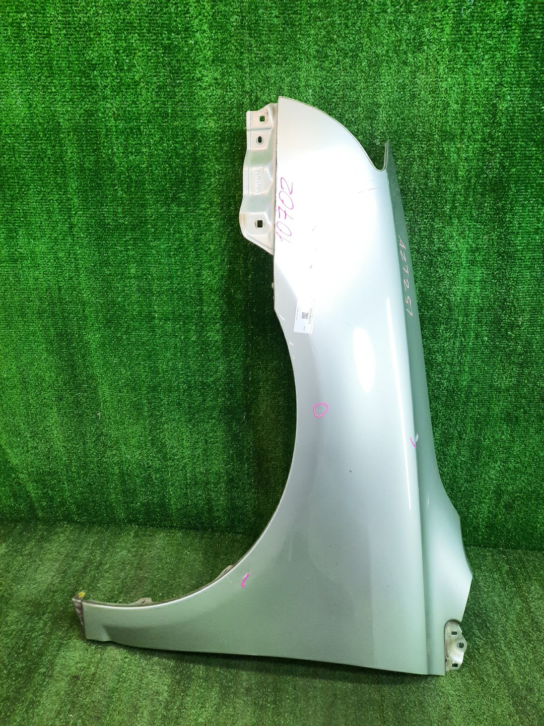 Крыло левое переднее  TOYOTA AVENSIS ZZT251, AZT250, AZT255, AZT251 ,10702 1 ракурс