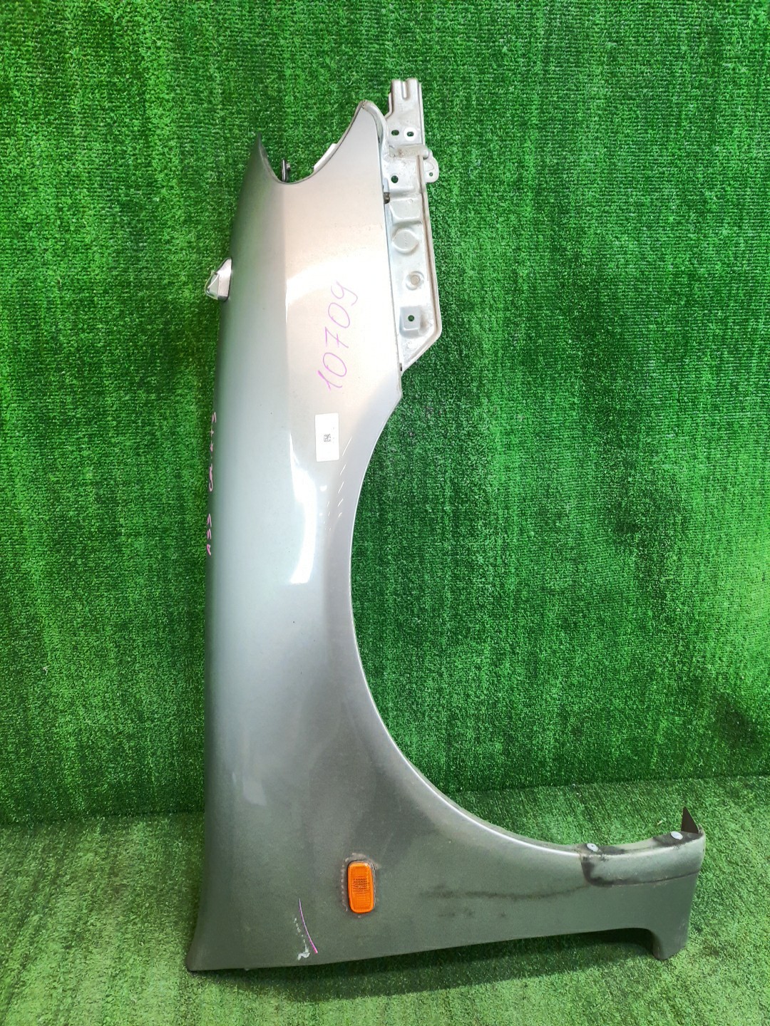 Крыло правое переднее NISSAN CEFIRO A33 10709 1 ракурс