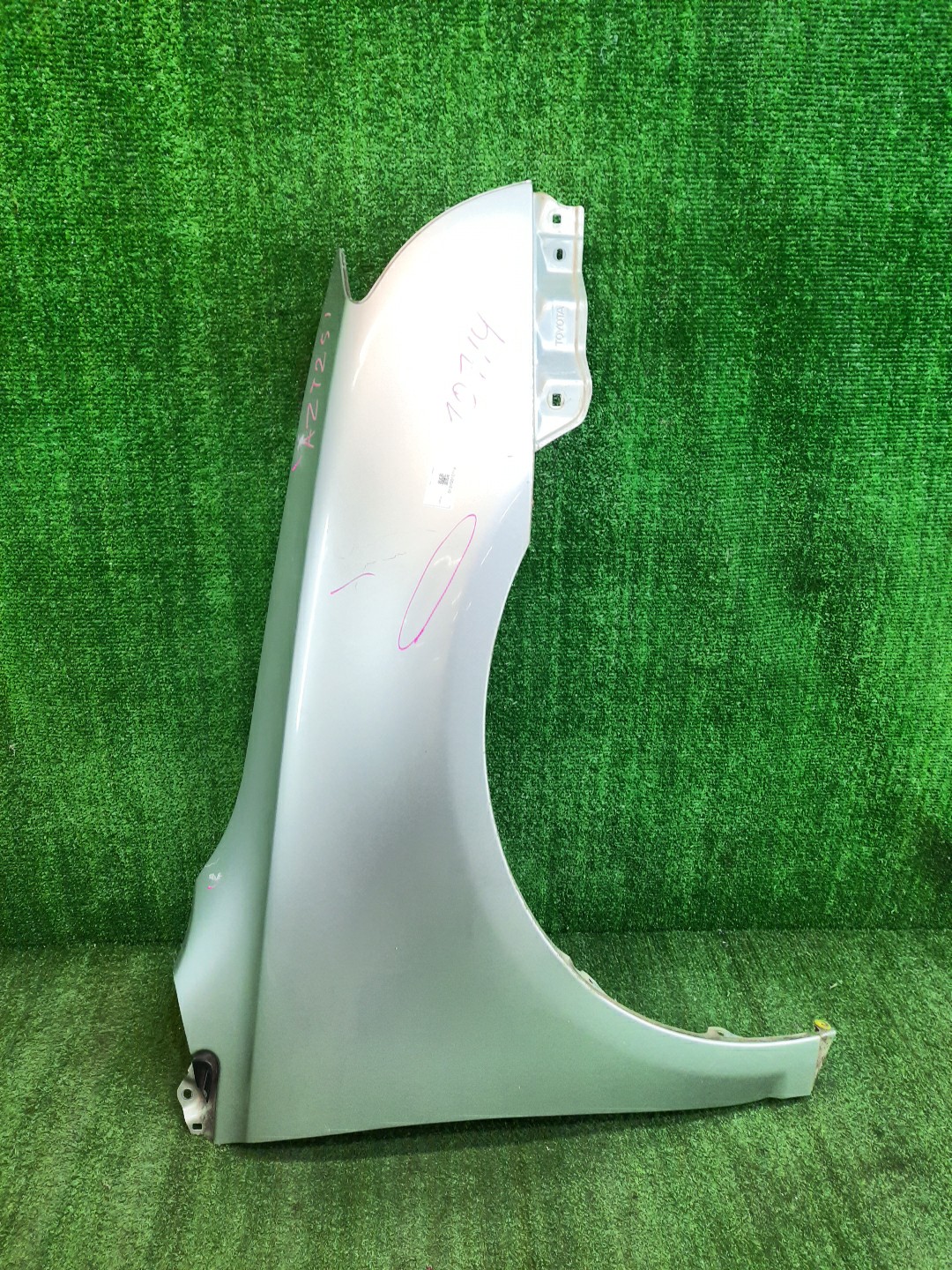 Крыло правое переднее  TOYOTA AVENSIS ZZT251, AZT250, AZT255, AZT251 ,10714 1 ракурс