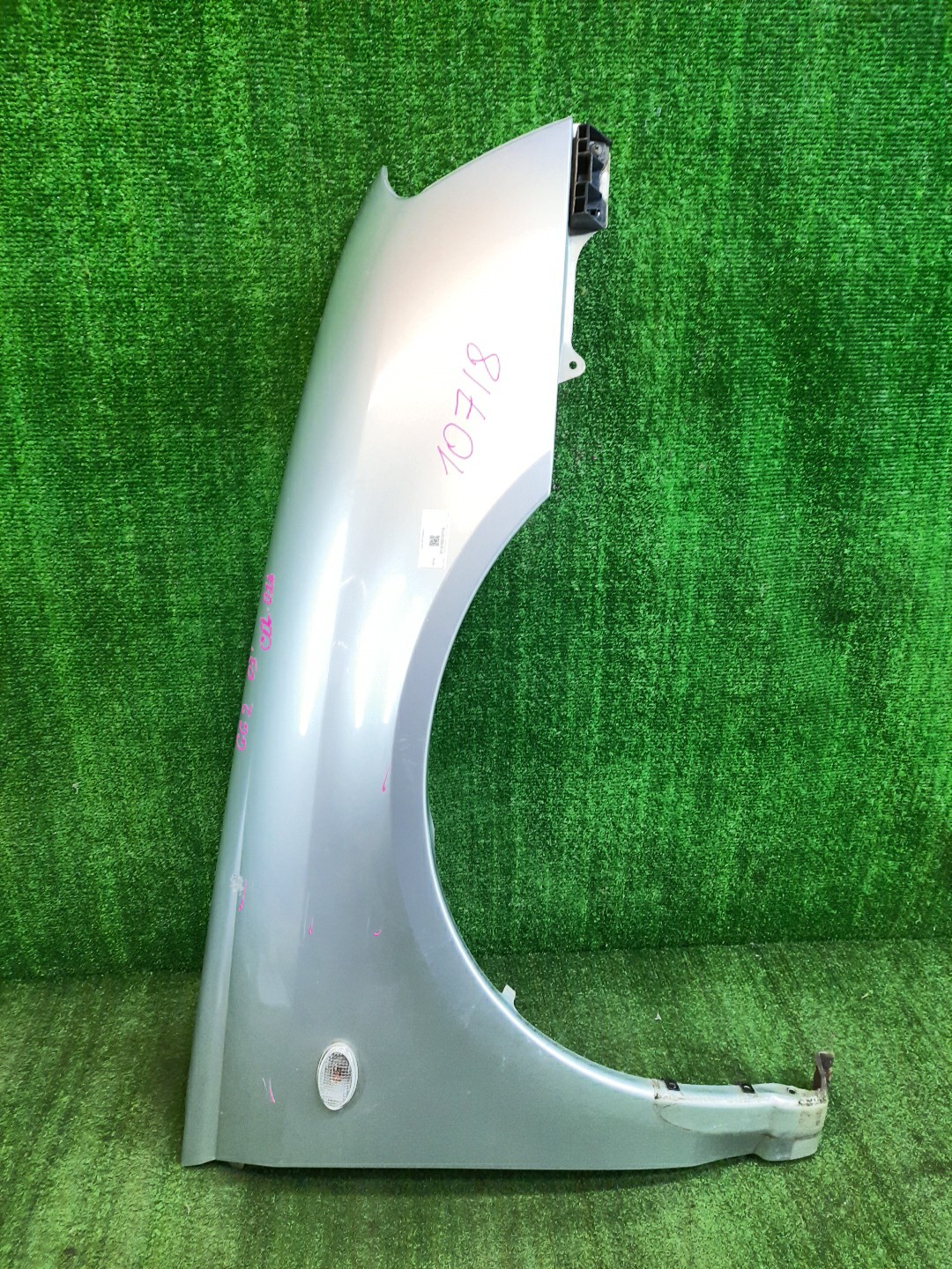 Крыло правое переднее SUBARU IMPREZA WRX, IMPREZA GDA, GGA, GDD, GG2, GG9, GGD, GG3, GGC, GD3, GD2, GD9 10718 1 ракурс