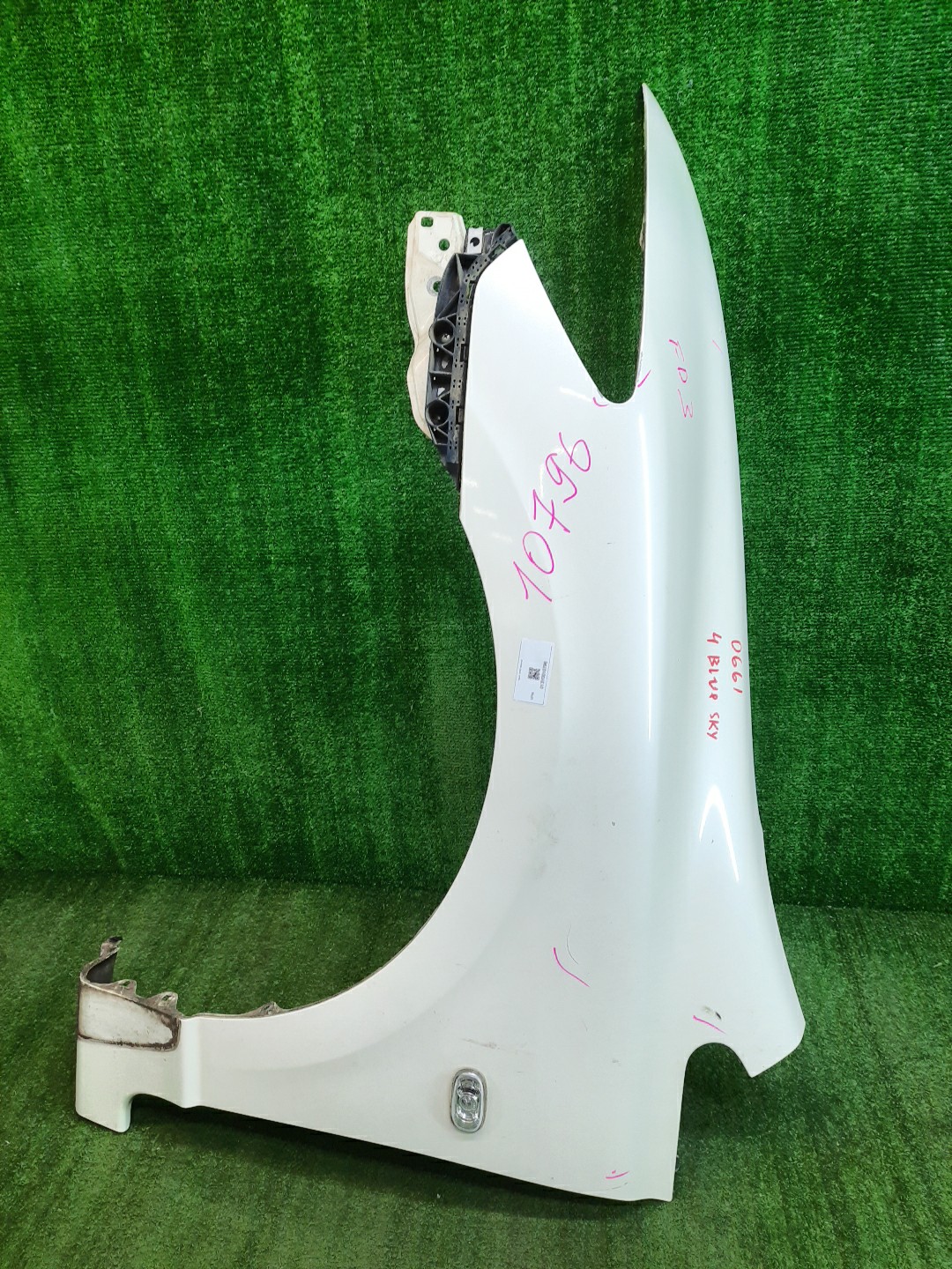 Крыло левое переднее HONDA CIVIC FD2, FD1, FD3 10796 1 ракурс Крыло левое переднее HONDA CIVIC FD2, FD1, FD3 10796 1 ракурс