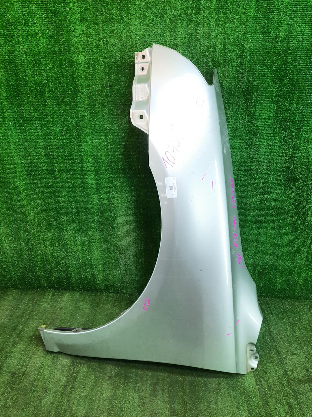 Крыло левое переднее  TOYOTA AVENSIS ZZT251, AZT250, AZT255, AZT251 ,10798 1 ракурс