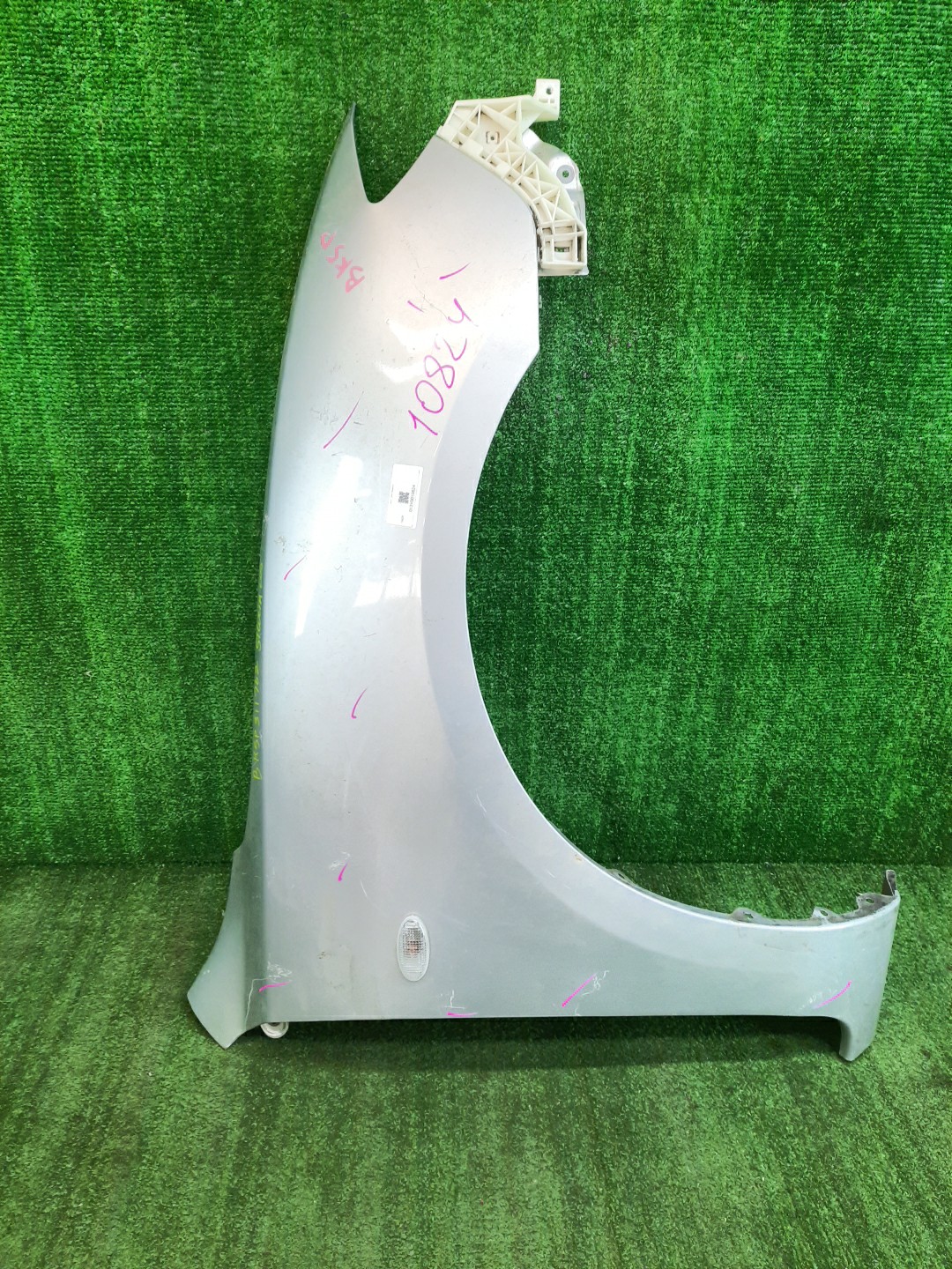 Крыло правое переднее MAZDA AXELA, MAZDA 3, 3 BK5P, BK3P, BKEP, BK SEDAN 1 ракурс