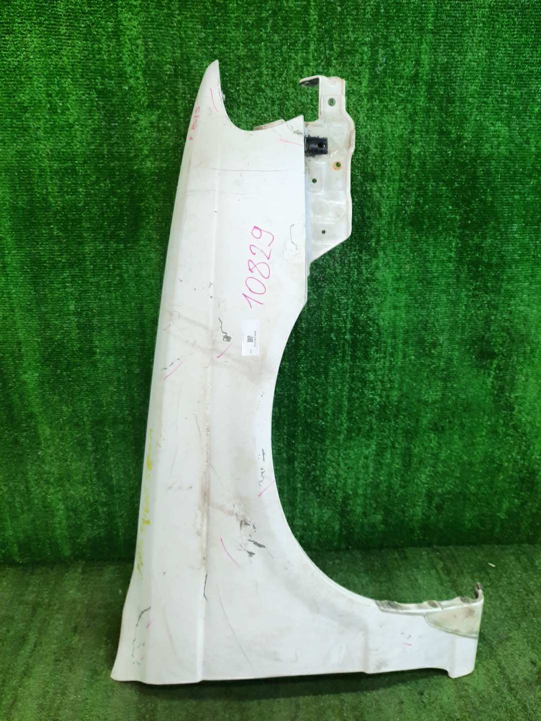 Крыло правое переднее NISSAN SUNNY B15, FB15, FNB15, QB15, SB15 10829 1 ракурс