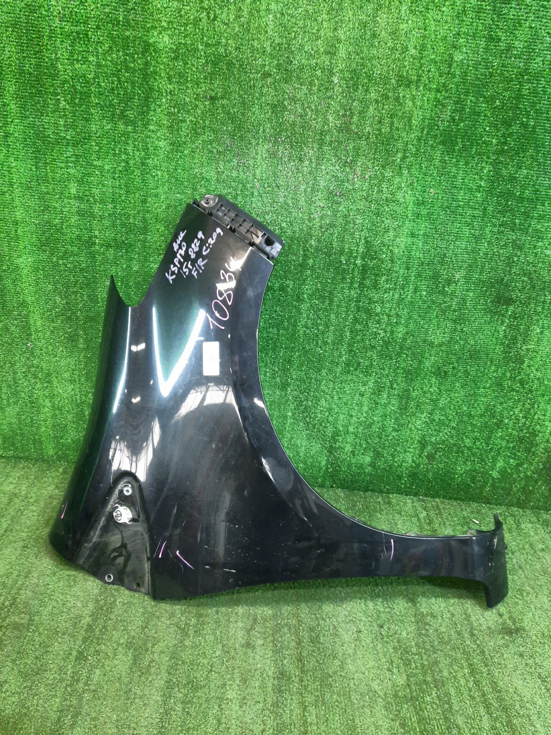 Крыло правое переднее TOYOTA VITZ, YARIS KSP130, NSP130, NSP135, NCP131 10834 1 ракурс