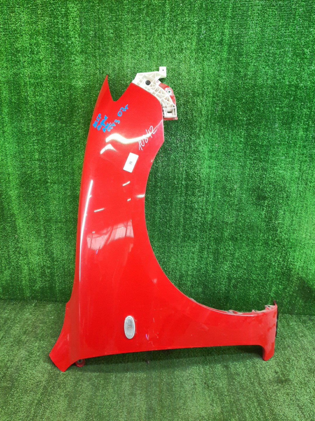Крыло правое переднее MAZDA AXELA, MAZDA 3, 3 BK5P, BK3P, BKEP, BK SEDAN 1 ракурс