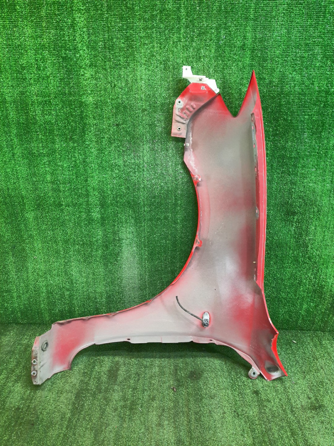 Крыло правое переднее MAZDA AXELA, MAZDA 3, 3 BK5P, BK3P, BKEP, BK SEDAN 4 ракурс