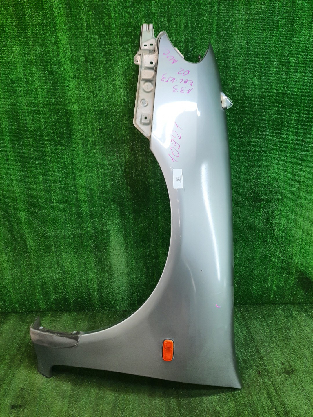 Крыло левое переднее NISSAN CEFIRO A33 10921 1 ракурс