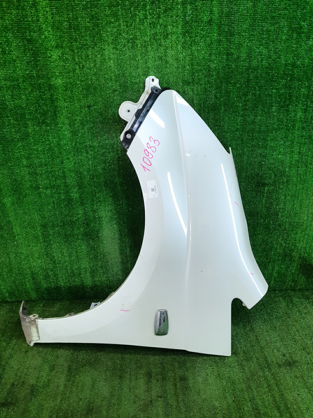 Крыло левое переднее TOYOTA ISIS ZNM10, ZNM10W, ANM10, ANM10W, ANM15, ANM15W, ZGM10, ZGM10W, ZGM11, ZGM11W, ZGM15, ZGM15W, ANM10G, ZGM10G, ANM15G, ZNM10G, ZGM11G, ZGM15G 10983 1 ракурс