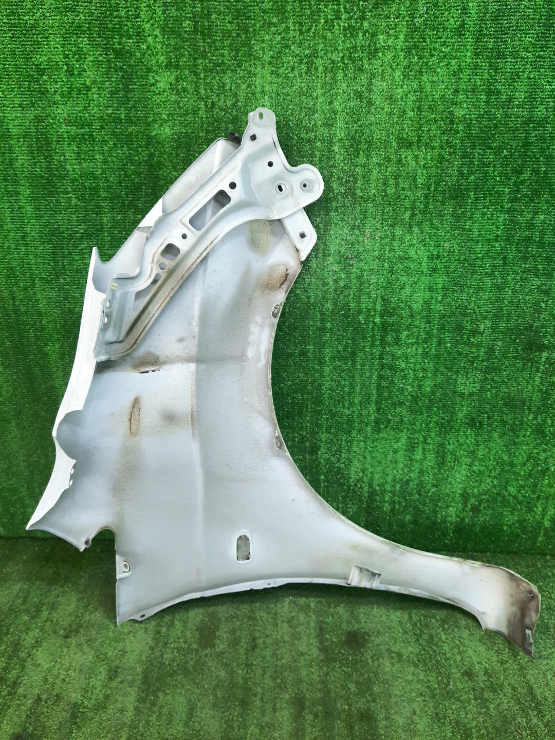 Крыло левое переднее TOYOTA ISIS ZNM10, ZNM10W, ANM10, ANM10W, ANM15, ANM15W, ZGM10, ZGM10W, ZGM11, ZGM11W, ZGM15, ZGM15W, ANM10G, ZGM10G, ANM15G, ZNM10G, ZGM11G, ZGM15G 10983 5 ракурс