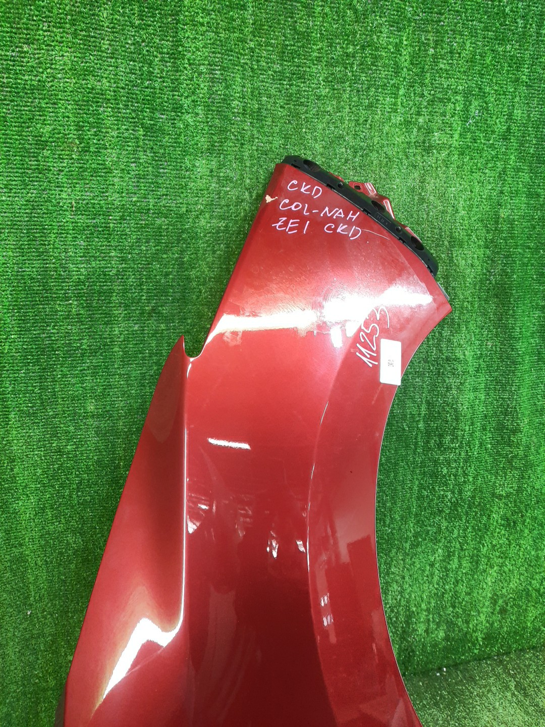 Крыло правое переднее NISSAN LEAF ZE1 11253 2 ракурс