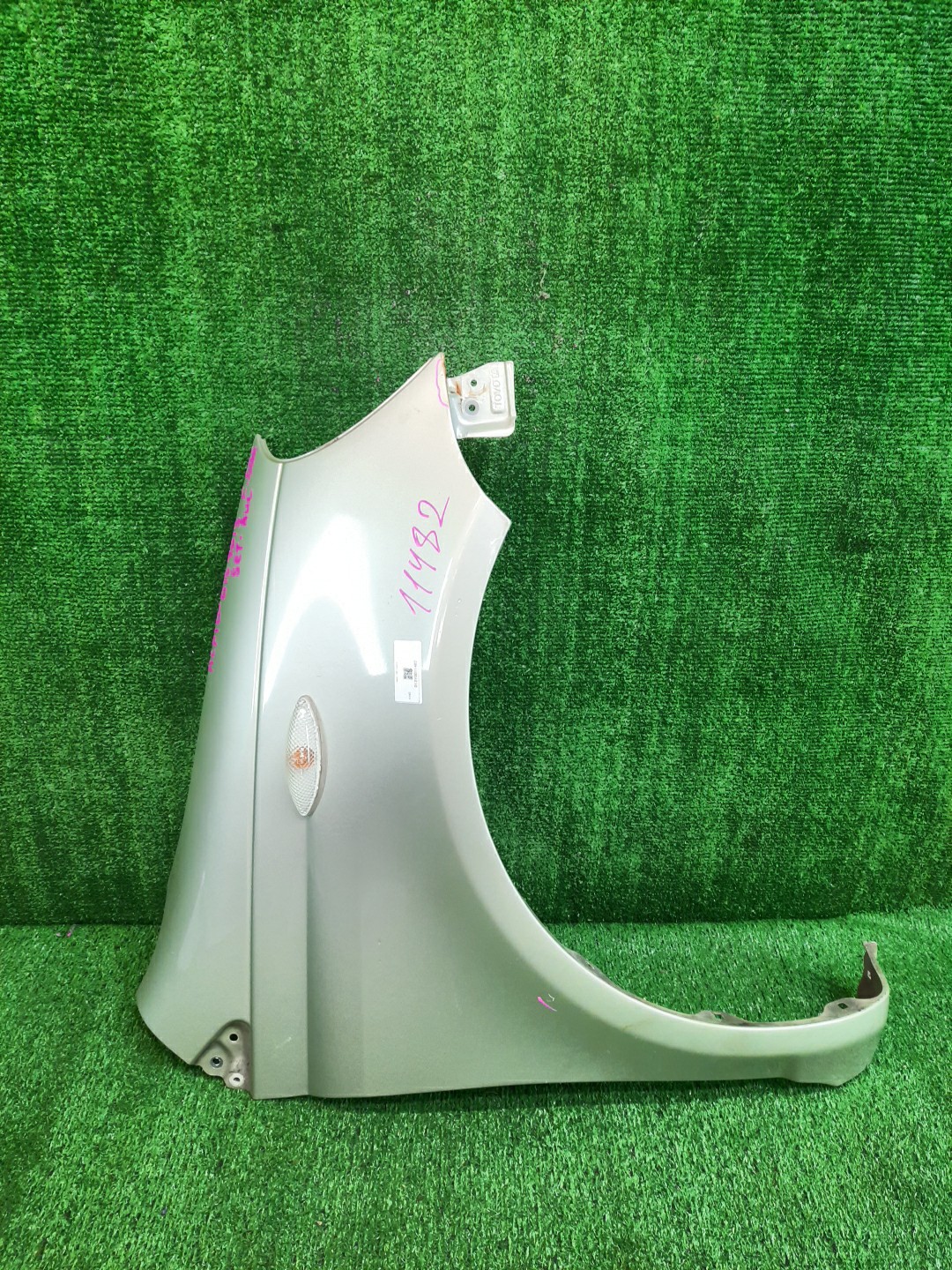 Крыло правое переднее TOYOTA VITZ, YARIS SCP10, NCP10, SCP13, NCP15, NCP11, NCP13 11482 1 ракурс