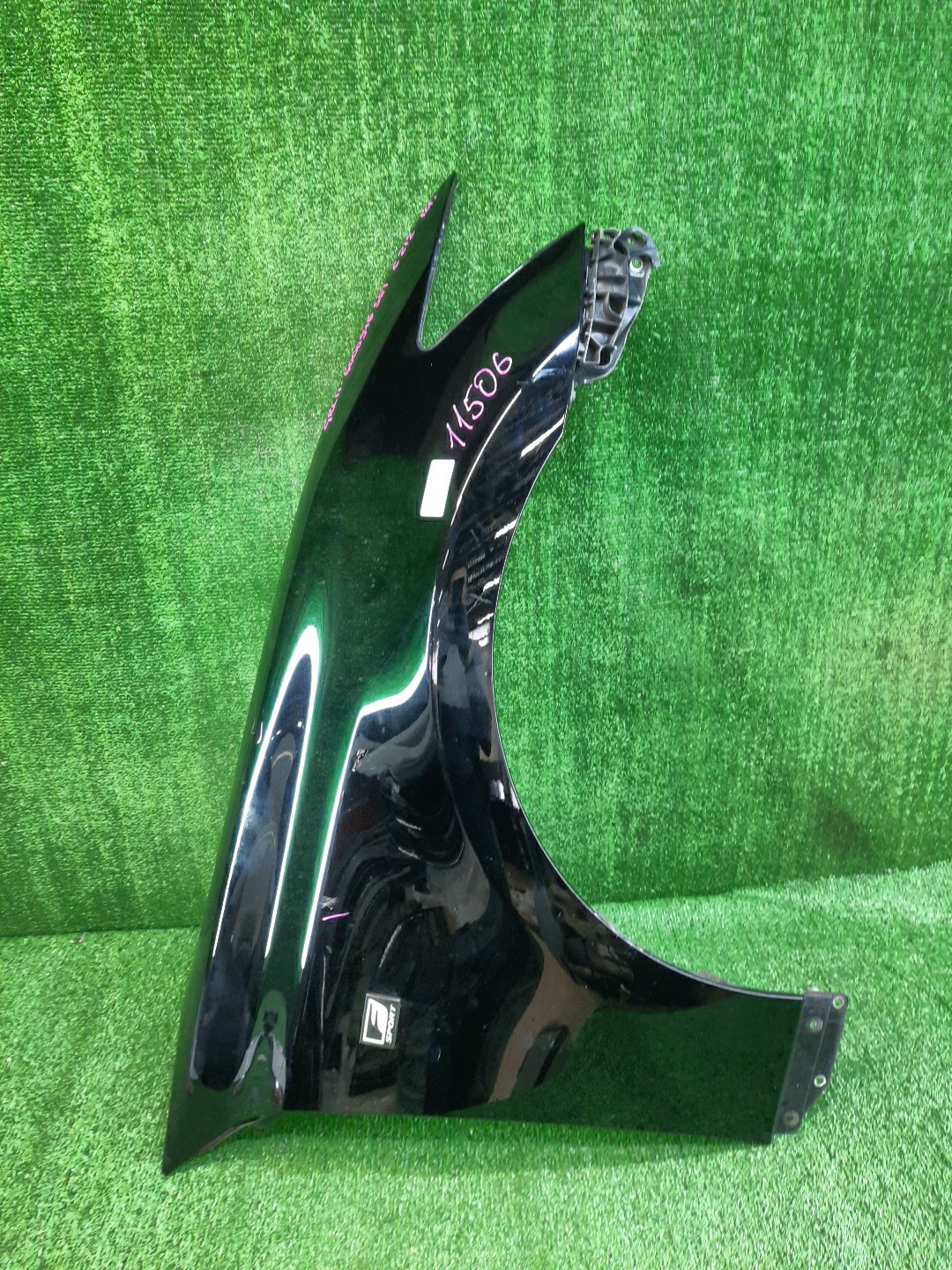 Крыло правое переднее LEXUS GS250, GS250, GS350, GS450H, GS350, GS300, GS450H GRL11, GRL11, GRL15, GWL10, GRL10, GRL15, GRL16, ARL10, GWL10 11506 1 ракурс