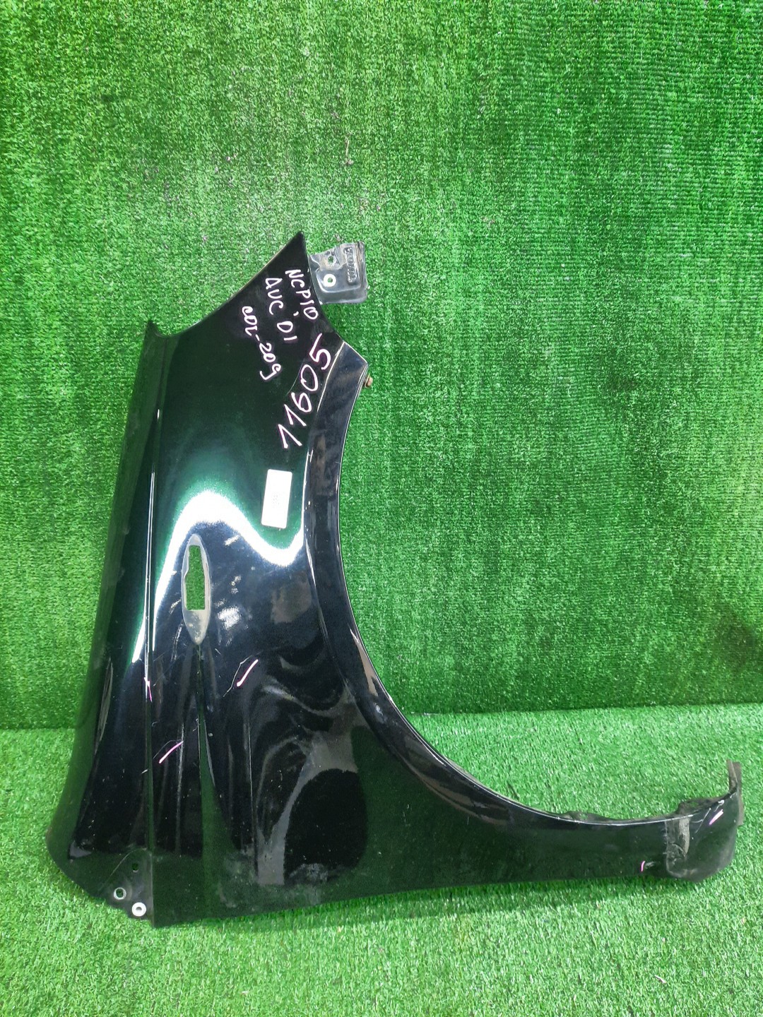 Крыло правое переднее TOYOTA VITZ, YARIS SCP10, NCP10, SCP13, NCP15, NCP11, NCP13 11605 1 ракурс