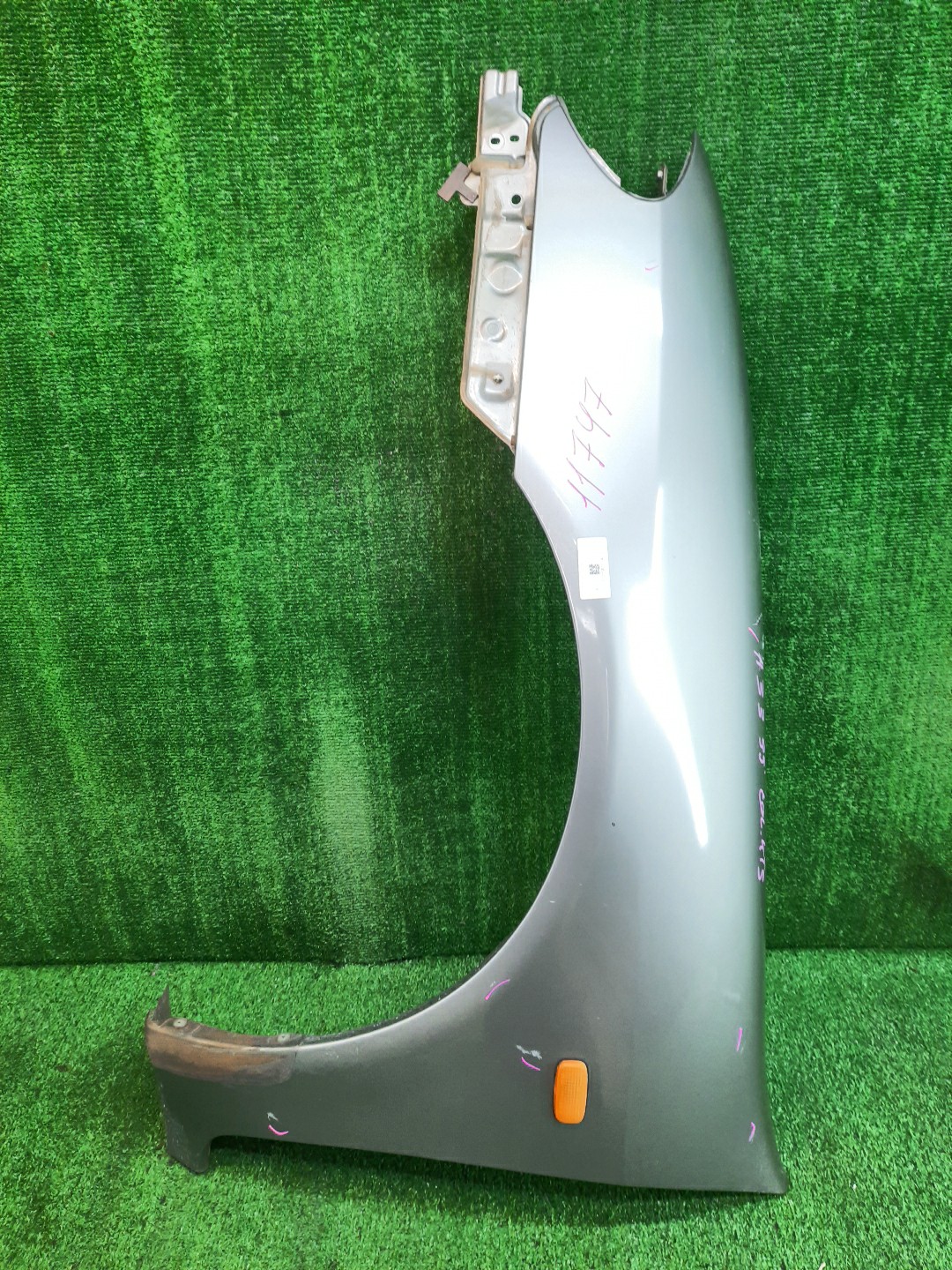 Крыло левое переднее NISSAN CEFIRO A33 11747 1 ракурс