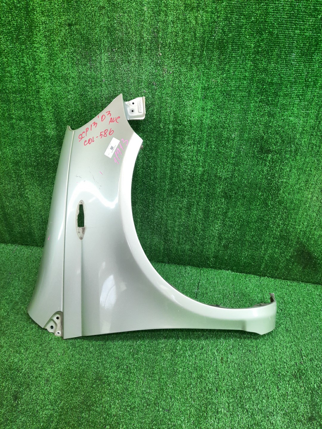 Крыло правое переднее TOYOTA VITZ, YARIS SCP10, NCP10, SCP13, NCP15, NCP11, NCP13 11913 1 ракурс