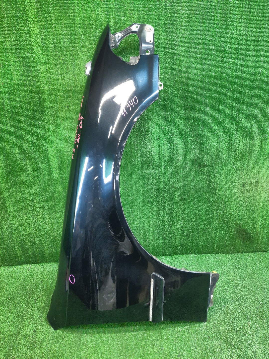 Крыло правое переднее TOYOTA MARK II GX100, JZX100, JZX101, LX100, GX105, JZX105, SX100 11940 1 ракурс Крыло правое переднее TOYOTA MARK II GX100, JZX100, JZX101, LX100, GX105, JZX105, SX100 11940 1 ракурс