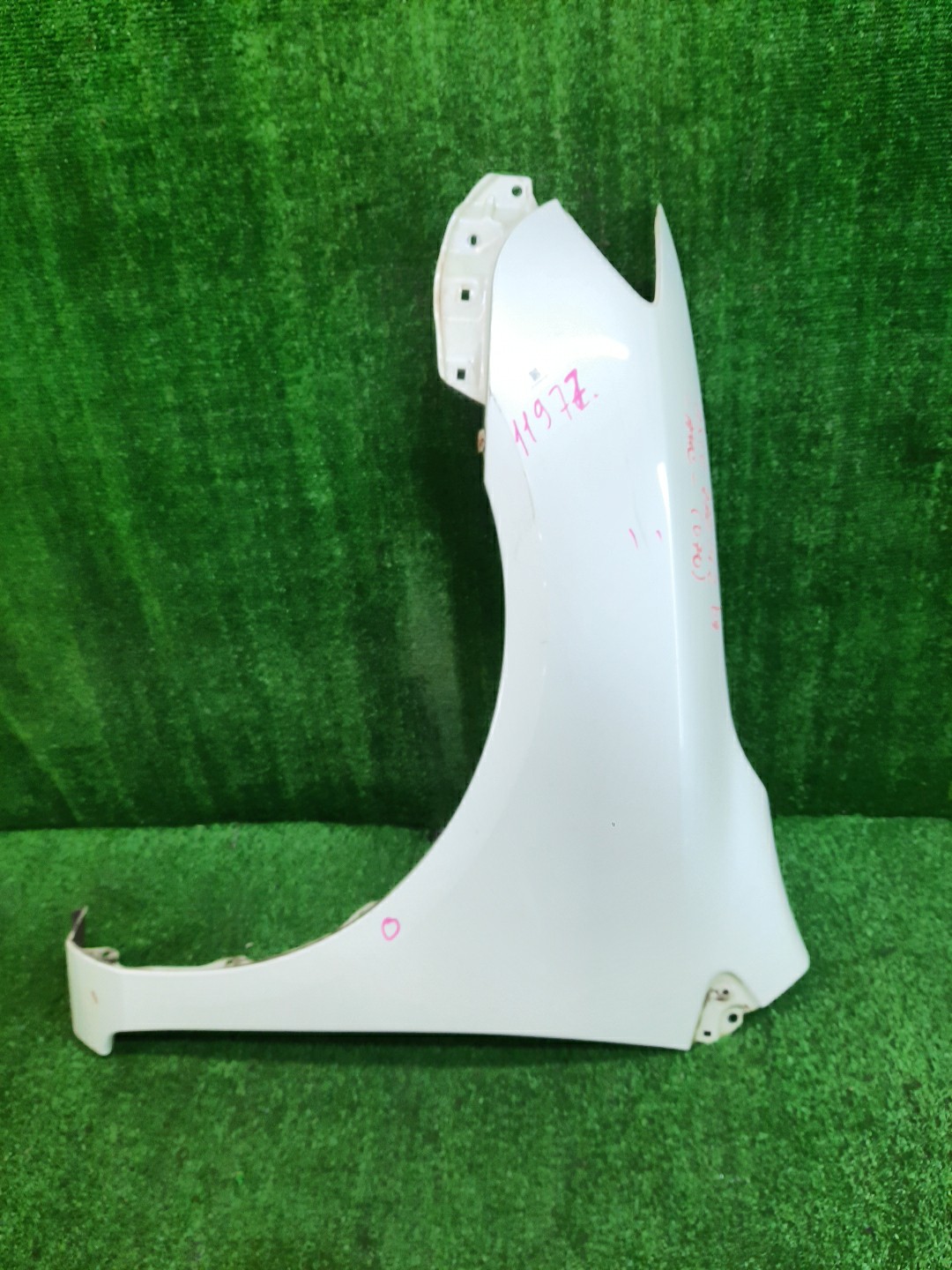 Крыло левое переднее TOYOTA COROLLA FIELDER, COROLLA  AXIO ZRE144G, ZRE142G, NZE144G, NZE141G, NZE141, NZE144, ZRE142, ZRE144 11977 1 ракурс